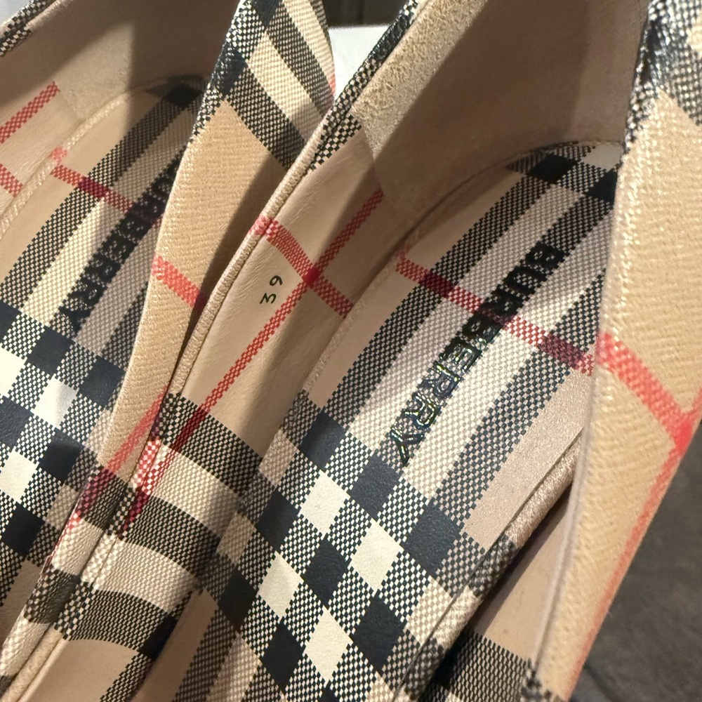 Authentic Burberry Checkered Heels Only Worn Once… - image 5